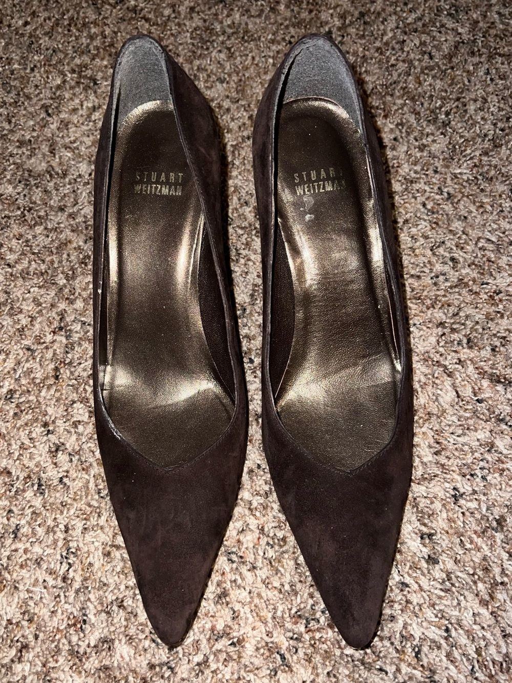 Womenโs Brown Suede Heels